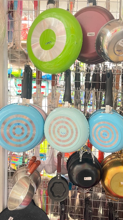 Kitchen pots and pans