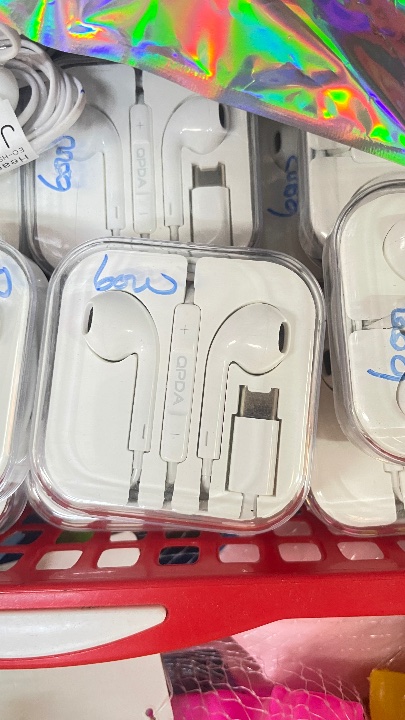 USB-C wired headphones
