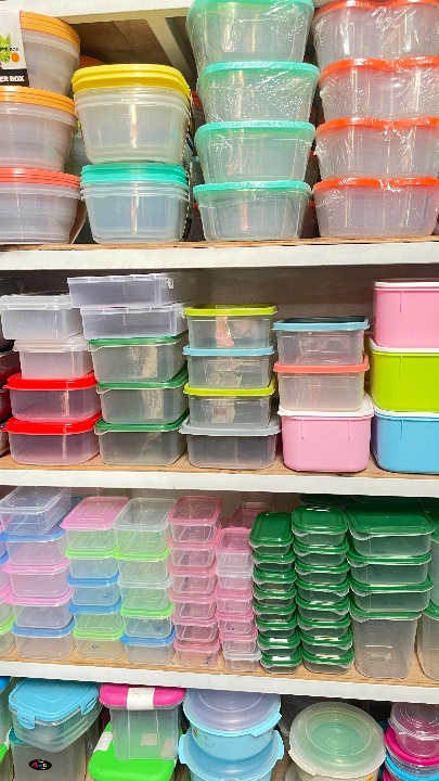Tupperware (various sizes)